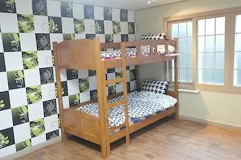Starjjang Guesthouse Csedzsu